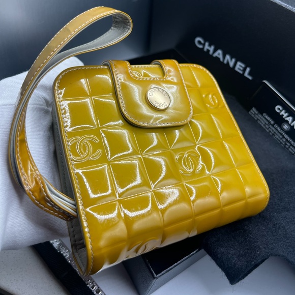 Chanel Chocolate bar Cocomark Enamel Bi-fold wallet - Picture 1 of 13